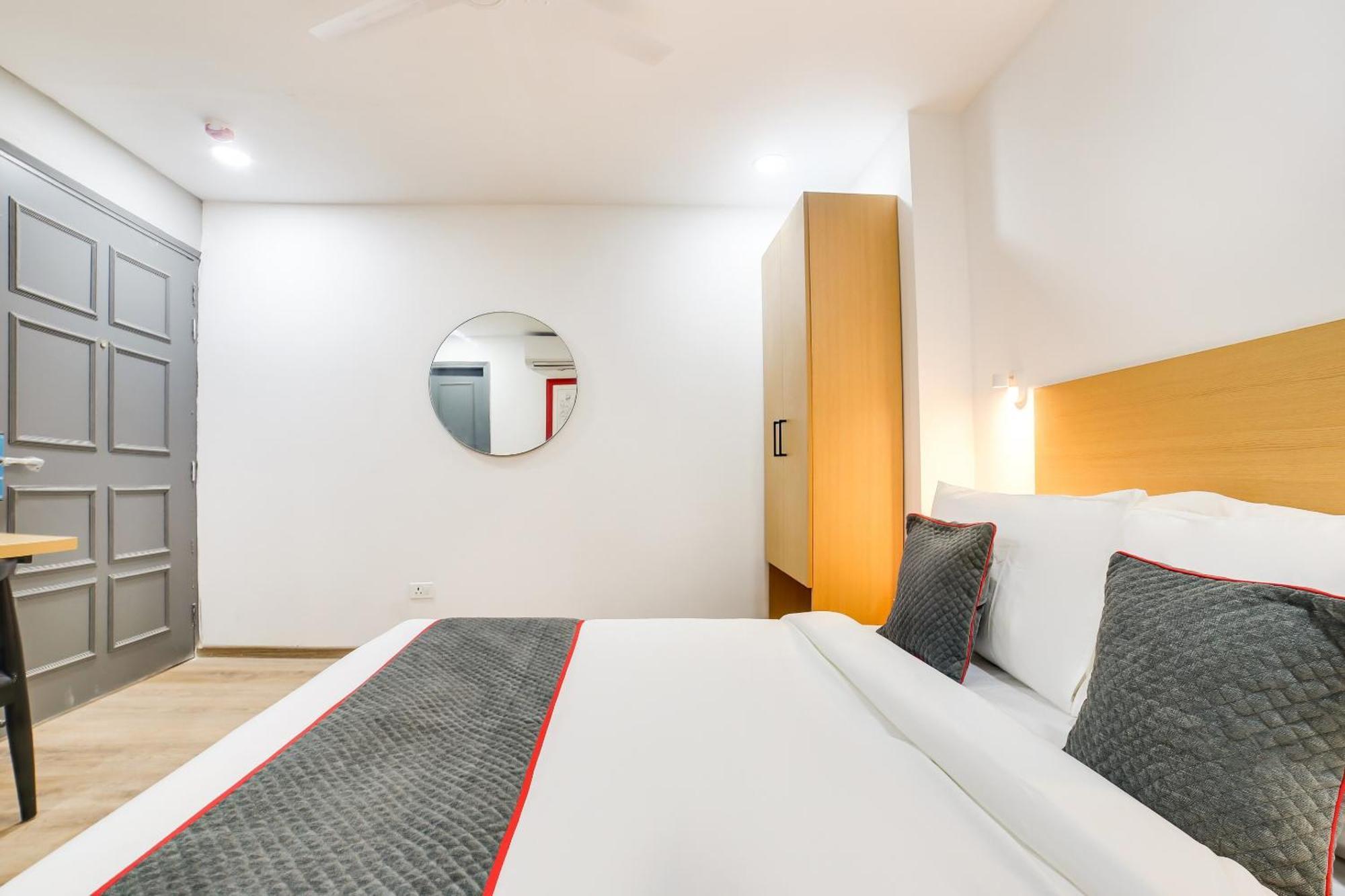 Super Townhouse Shahdara Near Yamuna Sports Complex Formerly Ipotel Hotel