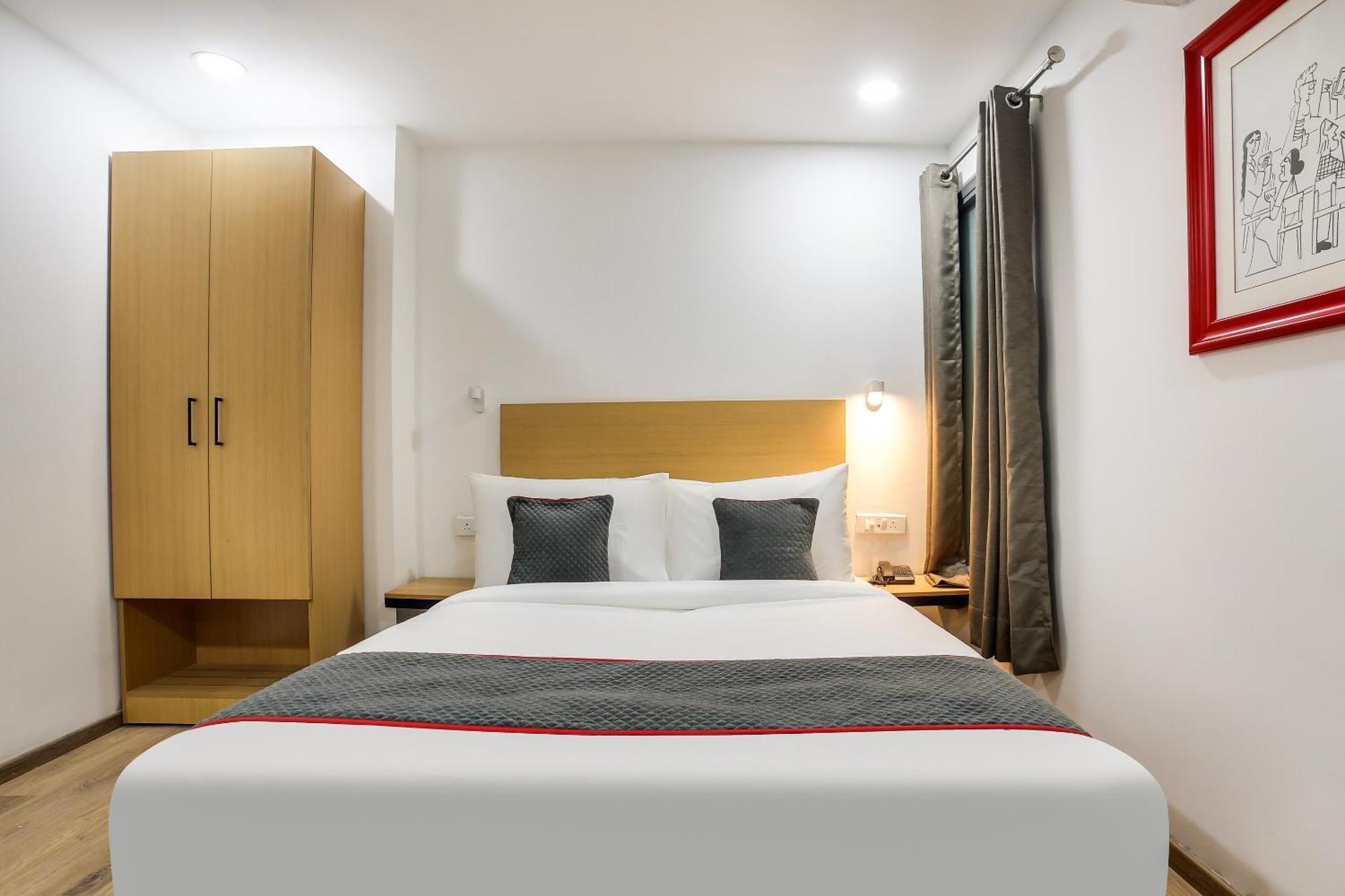 Super Townhouse Shahdara Near Yamuna Sports Complex Formerly Ipotel