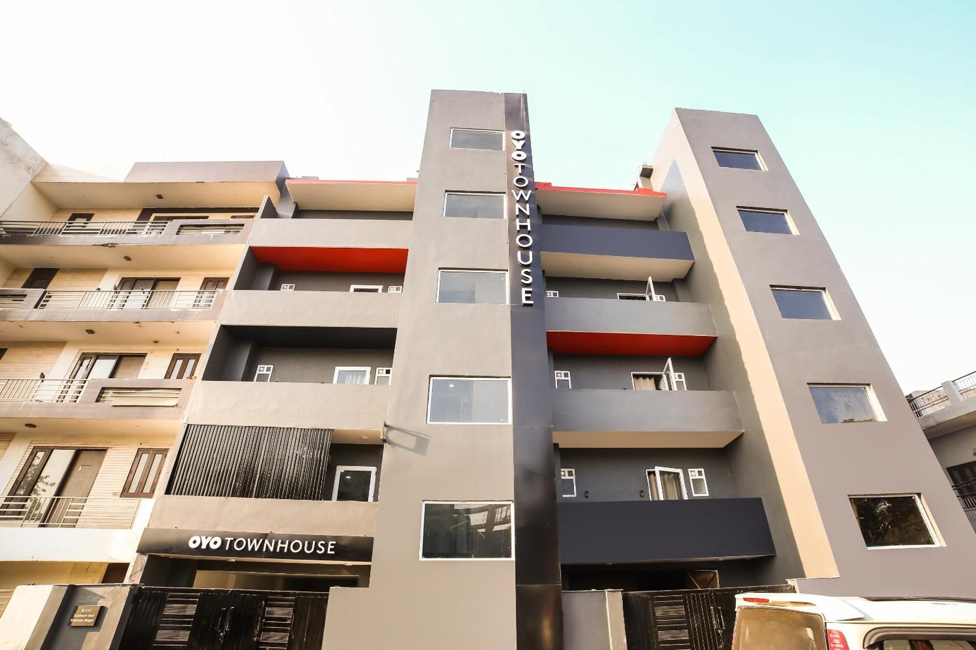 Super Townhouse Shahdara Near Yamuna Sports Complex Formerly Ipotel New Delhi