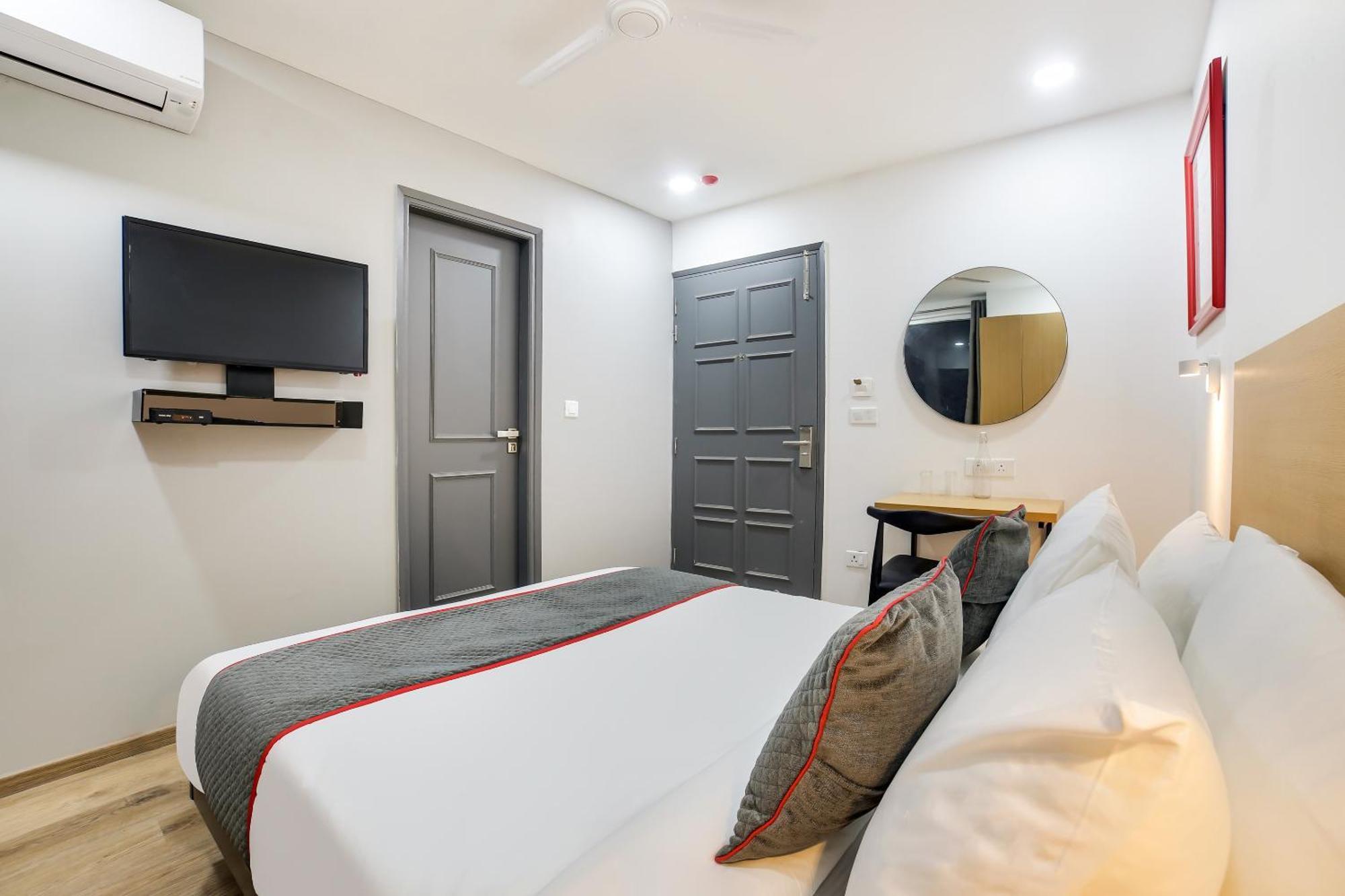 Super Townhouse Shahdara Near Yamuna Sports Complex Formerly Ipotel Hotel 4*