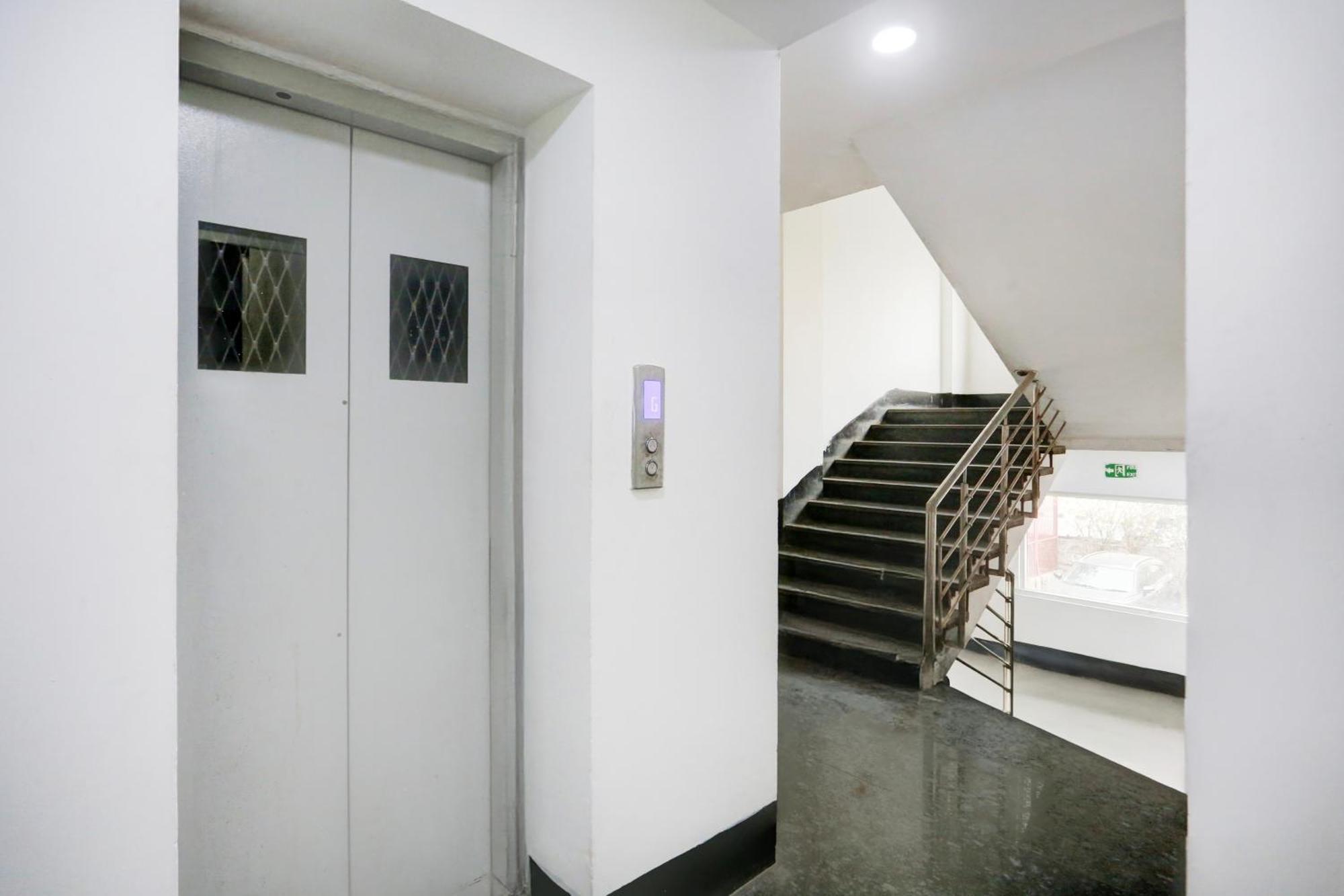 Hotel Super Townhouse Shahdara Near Yamuna Sports Complex Formerly Ipotel 4*