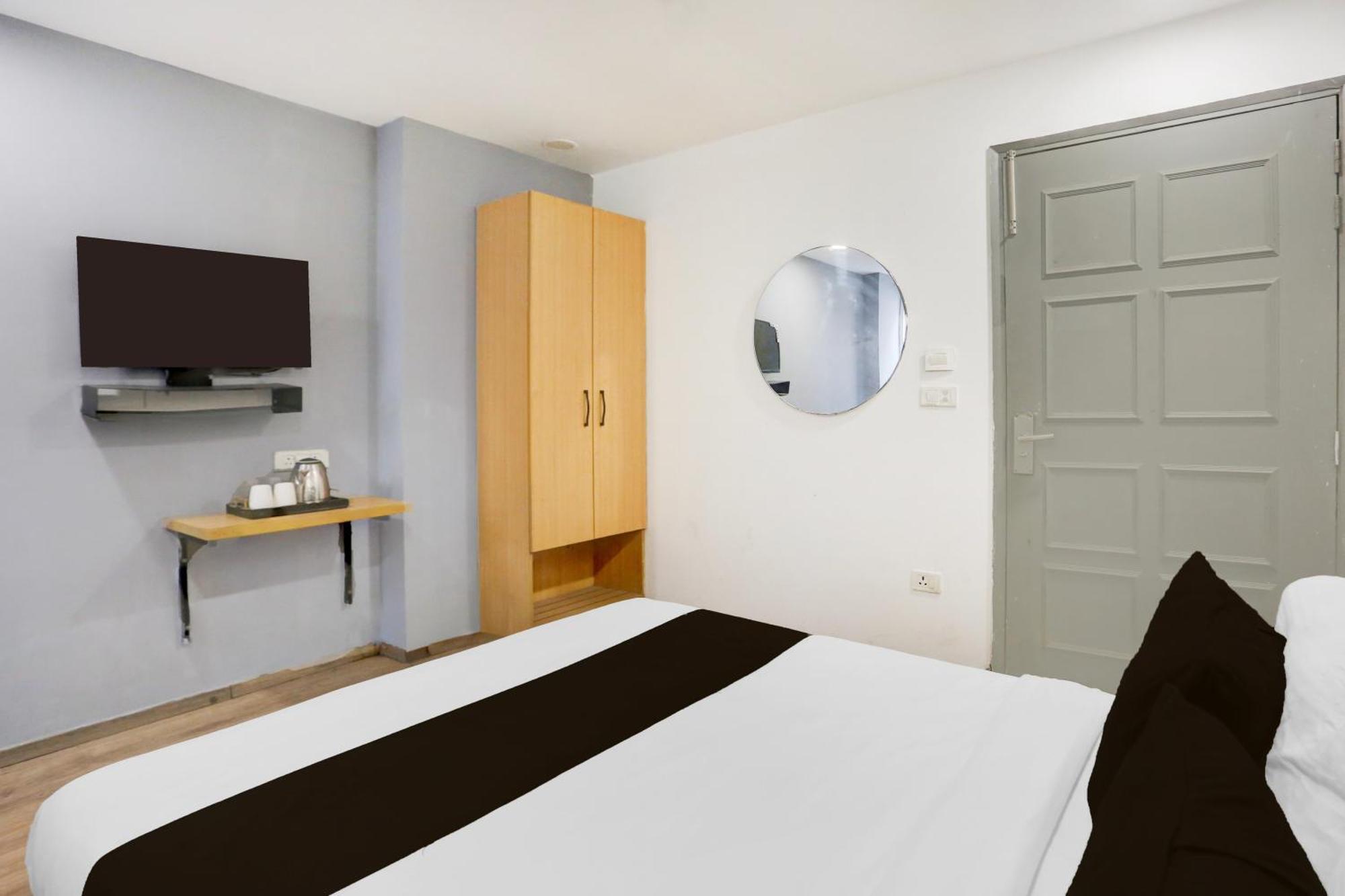 Super Townhouse Shahdara Near Yamuna Sports Complex Formerly Ipotel New Delhi