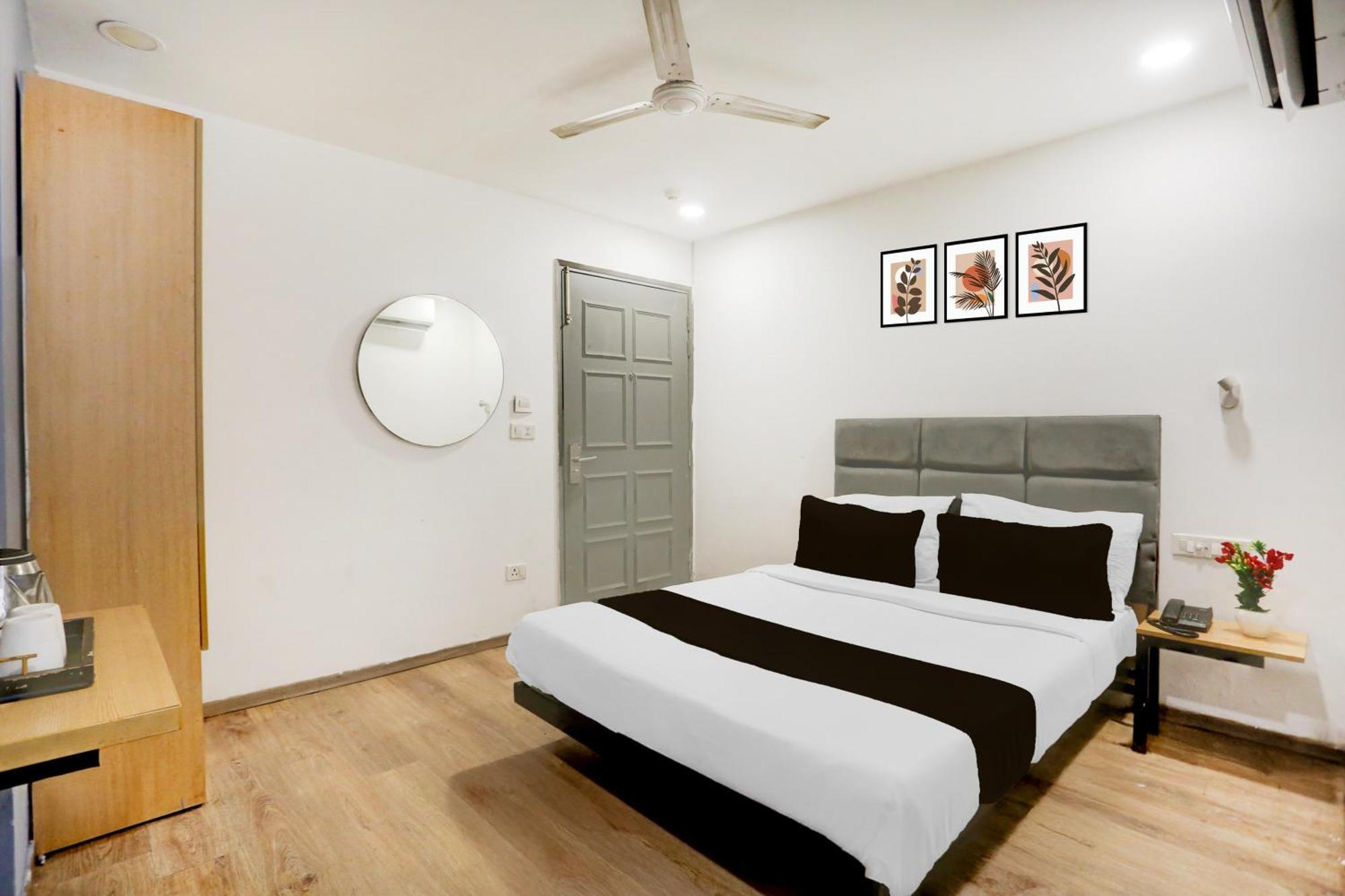 Super Townhouse Shahdara Near Yamuna Sports Complex Formerly Ipotel Hotel 4*